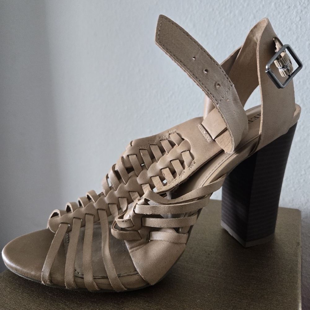 Size 11 womens Madden girl remie gladiator platform tan sandals